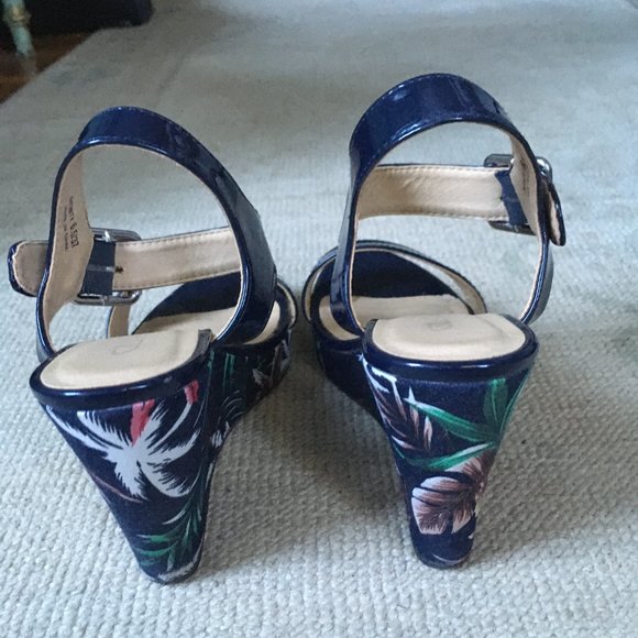 CL by Laundry Tropical Wedge Platform Sandals -- size 6.5 - Picture 5 of 5